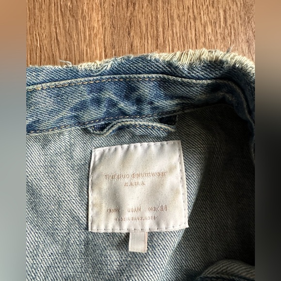 ZARA Trafaluc Denim Wear Jacket Size M Jean Button Closure Distressed - Picture 2 of 5